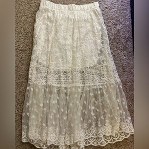 Torrid Insider Collection Ivory lace mesh midi skirt. NWOT Size 00